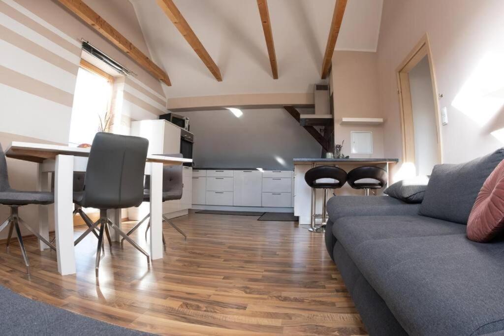 Moderne, Gemuetliche Dg-Wohnung In Ruhiger Lage Neunburg vorm Wald Buitenkant foto